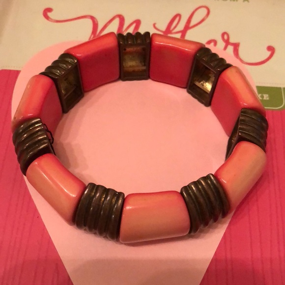 Beautiful Pink Stretchy lg Band Costume Bracelet - Picture 3 of 4